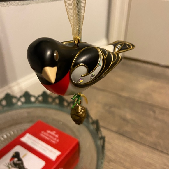 Rose-Breasted Grosbeak Hallmark KOC Exclusive - Picture 3 of 7